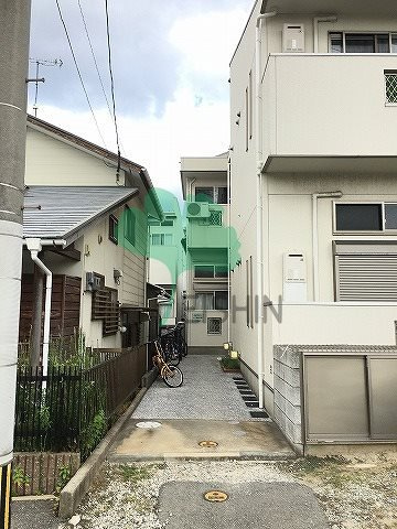 ピュア箱崎東8番館の駐車場