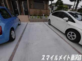 【駐車場】