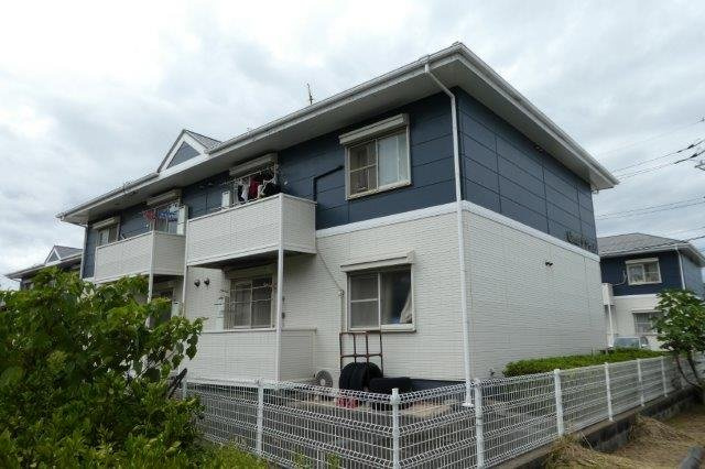 岡山市南区箕島のアパートの外観