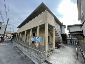 【外観】 | 南武線「稲田堤」駅まで徒歩4分！京王線「京王稲田堤」駅も徒歩9分！便利な立地の2階建てアパートです♪2沿線利用可能で通勤通学にもGood☆