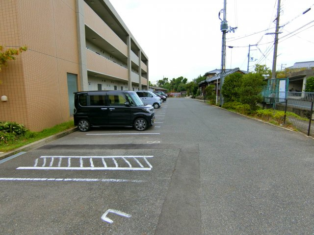 クレオコート和泉中央の駐車場