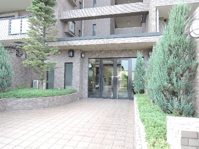 【エントランス】 | クレアヒルズ港北ニュータウン | 横浜市営地下鉄グリーンライン「北山田」駅徒歩10分の好立地！東急田園都市線「鷺沼」駅バス15分と2路線2駅利用可能！