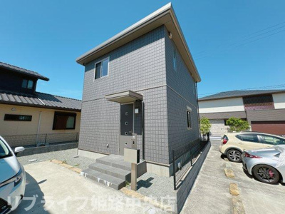 【外観】 | 阿保乙戸建 | 耐震性に優れたセキスイハイム施工物件、角地の戸建！