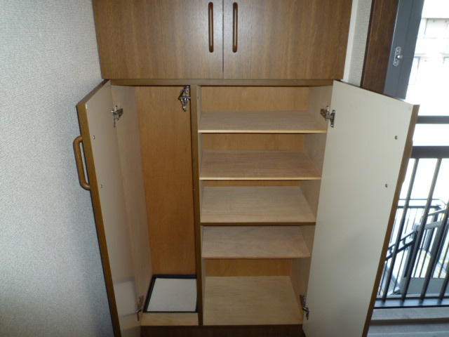 エスポワール都ⅡBの玄関|シューズボックス