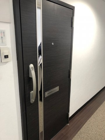 飯田橋ハイタウンの玄関
