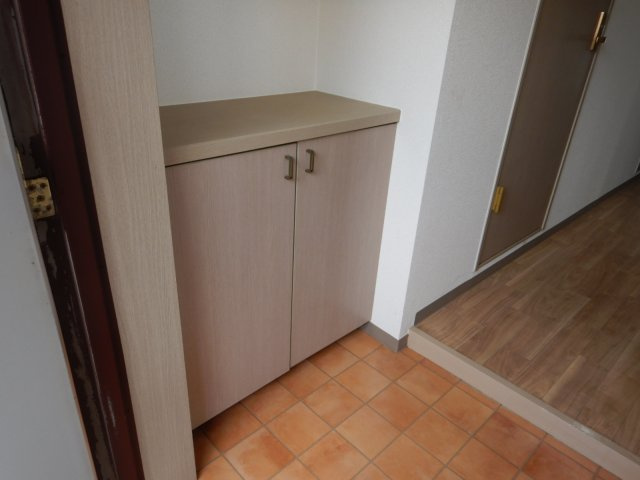 ネクスト倉田　西館の玄関|岡山市中区倉田　ネクスト倉田西館　３LDK　玄関