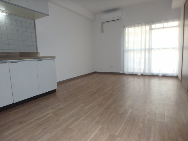 ネクスト倉田　西館の居間・リビング|岡山市中区倉田　ネクスト倉田西館　３LDK　居間・リビング
