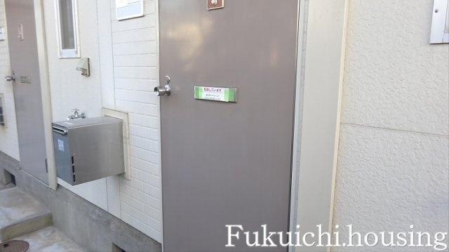 吉村ハイツのエントランス