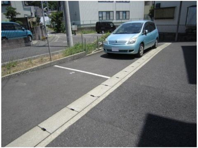 【駐車場】 | ブランシェⅠ | いつでも目の届く敷地内に駐車場があります♪お車をお持ちの方におすすめです☆
