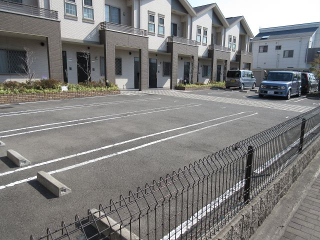【駐車場】 | ファミリア
