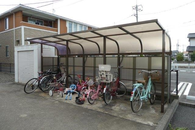 岡山市南区内尾のアパートのその他共用部分|自転車置き場