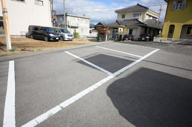 ハイツ１１０の駐車場