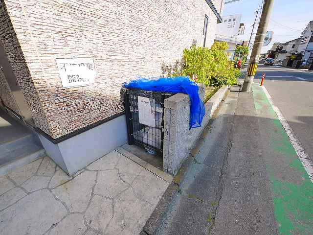 クイーンズパレスのその他共用部分|敷地内にゴミ置き場があります
