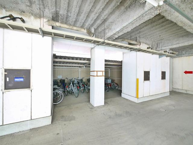 新大宮駅前北ビルのその他共用部分|屋根付きの駐輪場です