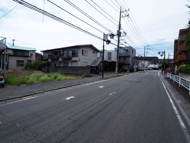 保土ヶ谷区新井町 新築戸建ての前面道路含む現地写真