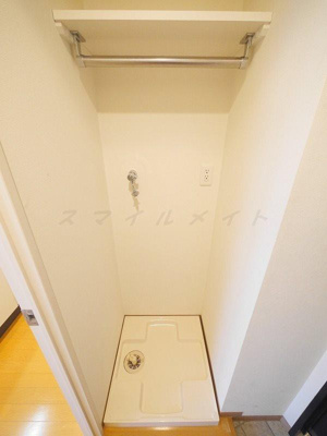 【設備】 | サンブリエ | 雨の日も安心の室内洗濯機置き場