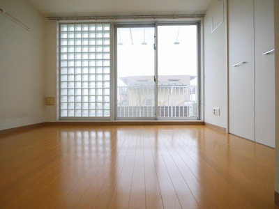 【寝室】 | サンブリエ | 明るいお部屋ですぜひ見に来てください