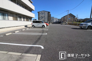 【駐車場】
