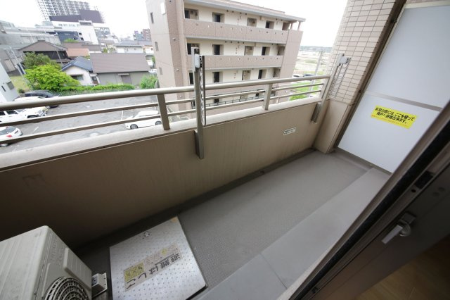 サプリーム大田川のバルコニー
