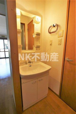 【洗面所】 | Grand Chariot B（グランシャリオB)（荒本賃貸） | 使いやすい洗面所です