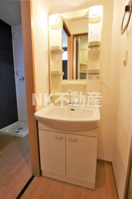 【洗面所】 | Grand Chariot B（グランシャリオB)（荒本賃貸） | 朝の身支度には欠かせない独立洗面化粧台