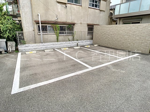 シャーメゾン　グレーシアの駐車場
