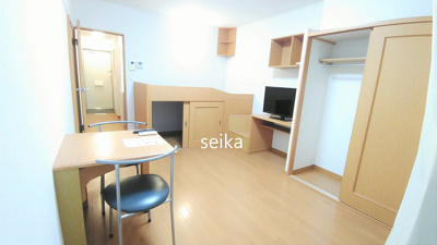 【居間・リビング】 | グリーントロア | 造り付ベットタイプのお部屋です