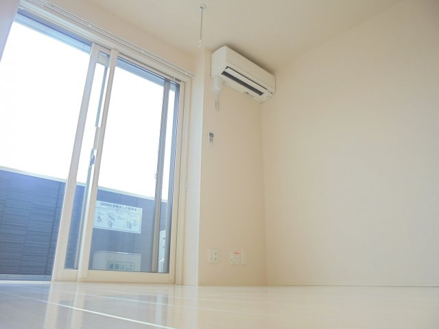 グレース八幡の洋室