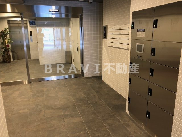 C.COLOR南新町（シーカラーミナミシンマチ）　BRAVI不動産のエントランス|【C.COLOR南新町】建物の内部です