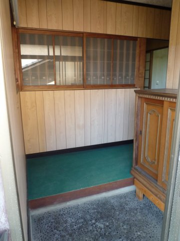 浅口市金光町占見　中古戸建ての玄関