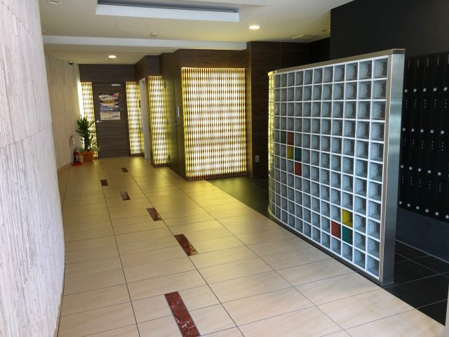 セレニテ谷町calme（セレニテタニマチカルム）　BRAVI不動産のロビー|【セレニテ谷町calme】ゆとりのあるロビーです