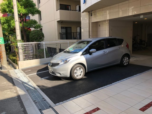 セレニテ谷町calme（セレニテタニマチカルム）　BRAVI不動産の駐車場|【セレニテ谷町calme】駐車場があるので、車を買う予定の方も安心です