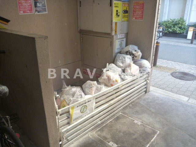 コンフォール南森町　BRAVI不動産のその他共用部分|【コンフォール南森町】ゴミ置き場