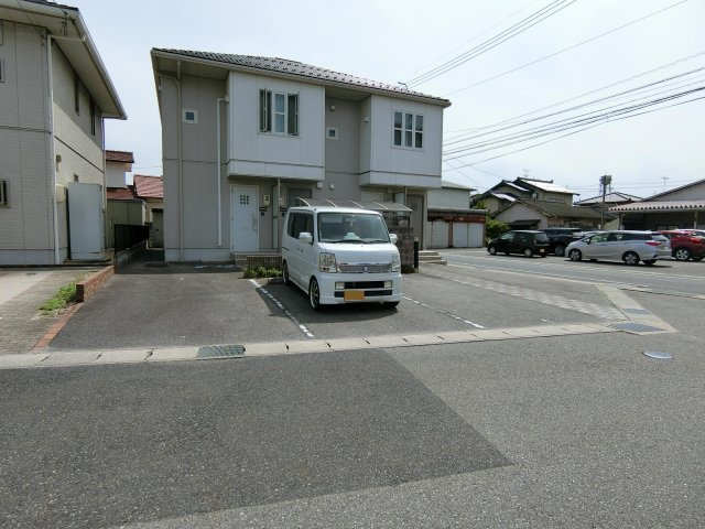 アレグリアの駐車場