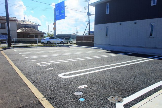 オーフィングの駐車場