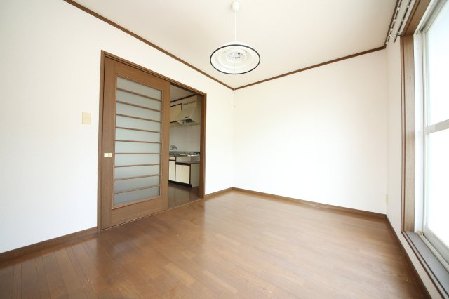 ナシキハイツの洋室