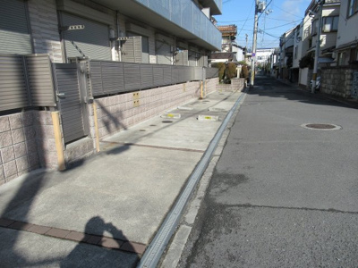 【駐車場】 | プラージュ中小阪（八戸ノ里賃貸） | 駐車スペースもあります