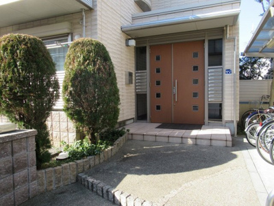 【ロビー】 | プラージュ中小阪（八戸ノ里賃貸） | 敷地内です