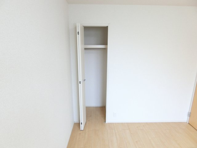萬の内装