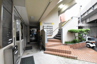 【エントランス】 | オリエンタル大森 | 京急本線「平和島」駅徒歩2分と好立地。