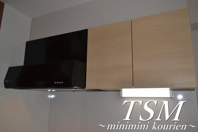 Ｌａｒｇｏ初町のキッチン|換気フードとキッチン上収納