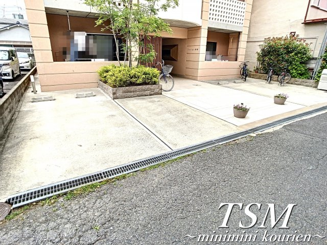 Ｌａｒｇｏ初町の駐車場|敷地内駐車場（普通車２台、軽自動車１台）