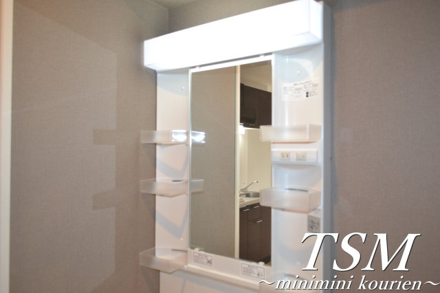 Ｌａｒｇｏ初町の独立洗面台|収納豊富な洗面台