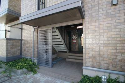 【エントランス】 | バーンホーフ・サカ