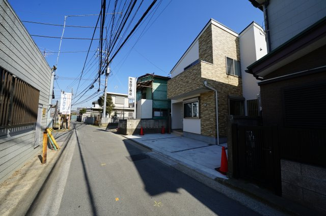 保土ヶ谷区常盤台　新築戸建の前面道路含む現地写真