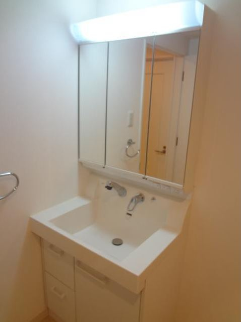 リエール市ヶ谷の独立洗面台|別室参考写真