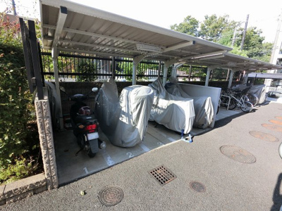 【その他共用部分】 | 南成瀬テラス | バイク置場