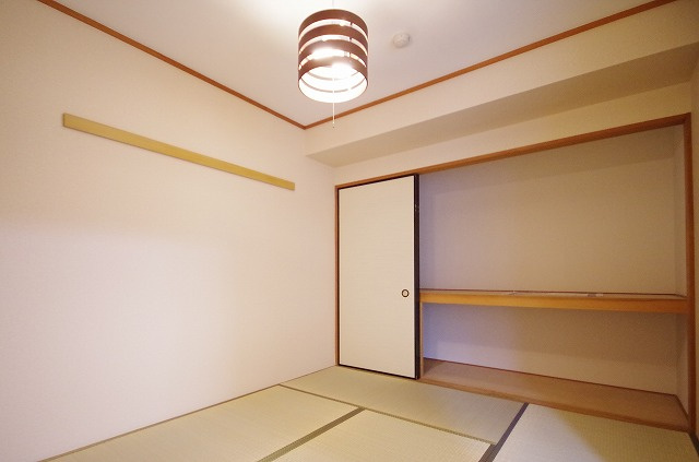 【和室】 | グランシャリオ久地 | 南向き和室6帖☆押入れがあります♪寝具をすっきり収納できるので和室は寝室にもオススメ☆