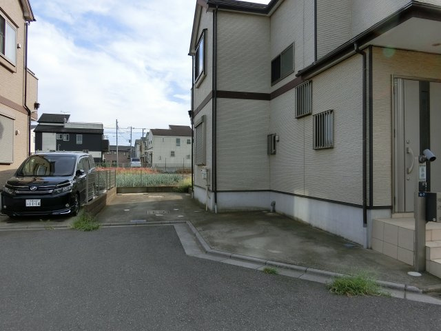 千葉市花見川区作新台５丁目　中古戸建　平成２０年建築　カースペース２台の駐車場|カースペース2台分あります。