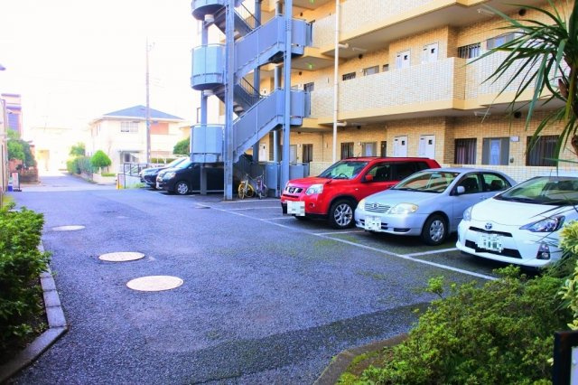 ダイアパレス千葉東金の駐車場